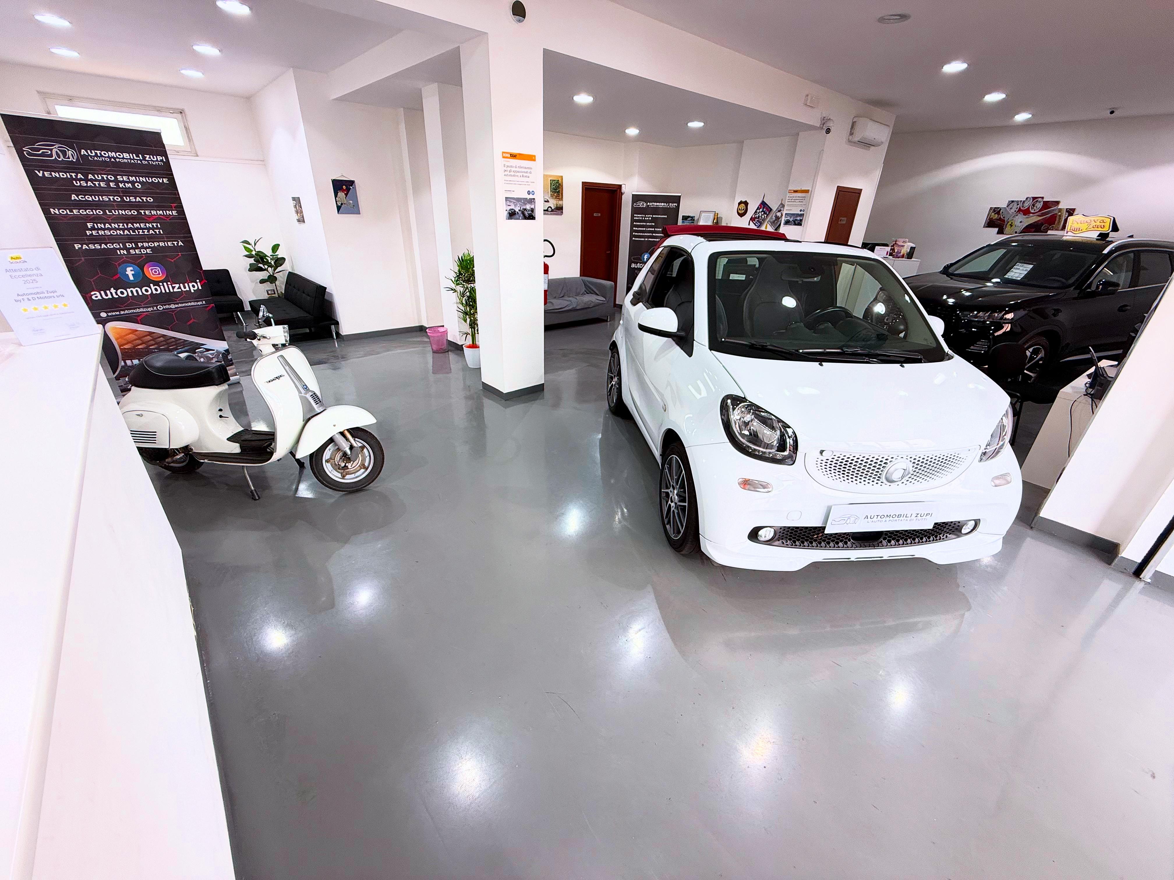 Showroom Automobili Zupi con veicoli esposti