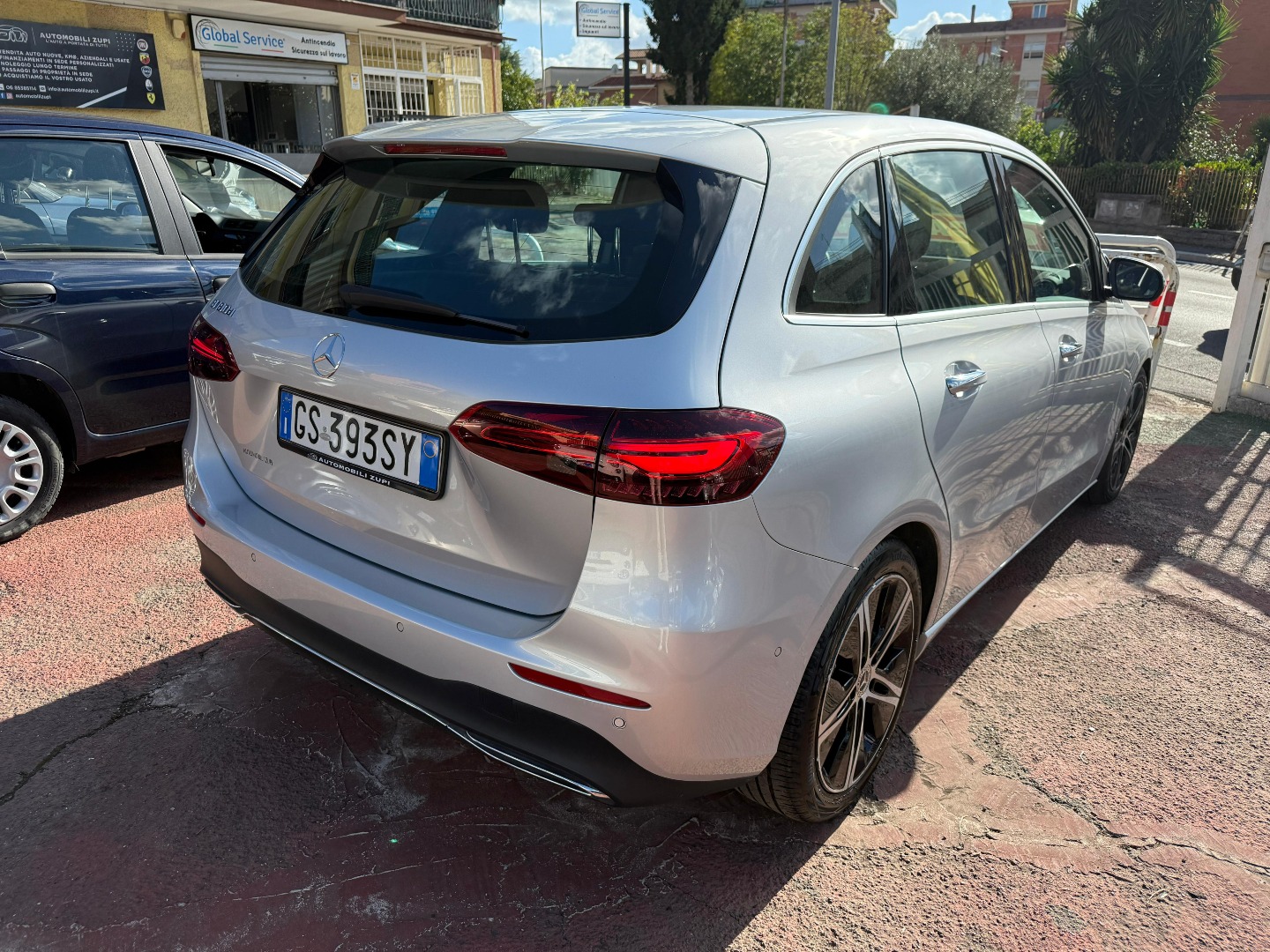 Immagine 4 - Mercedes-Benz B 180d All. AMG Line Premium **INTERNI IN PELLE**