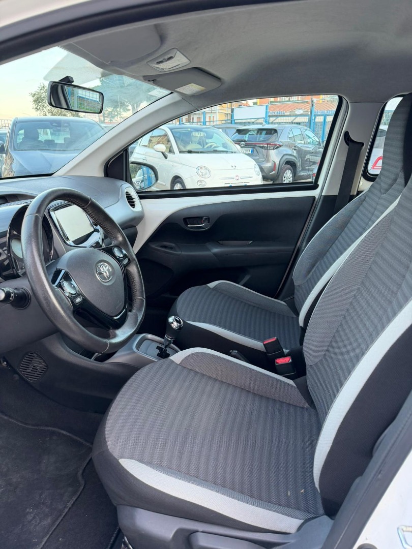 Immagine 7 - Toyota Aygo 1.0 5p **AUTOMATICA**