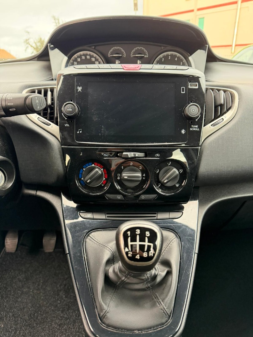 Immagine 2 - Lancia Ypsilon 1.0 Hybrid **SENSORI DI PARCHEGGIO**