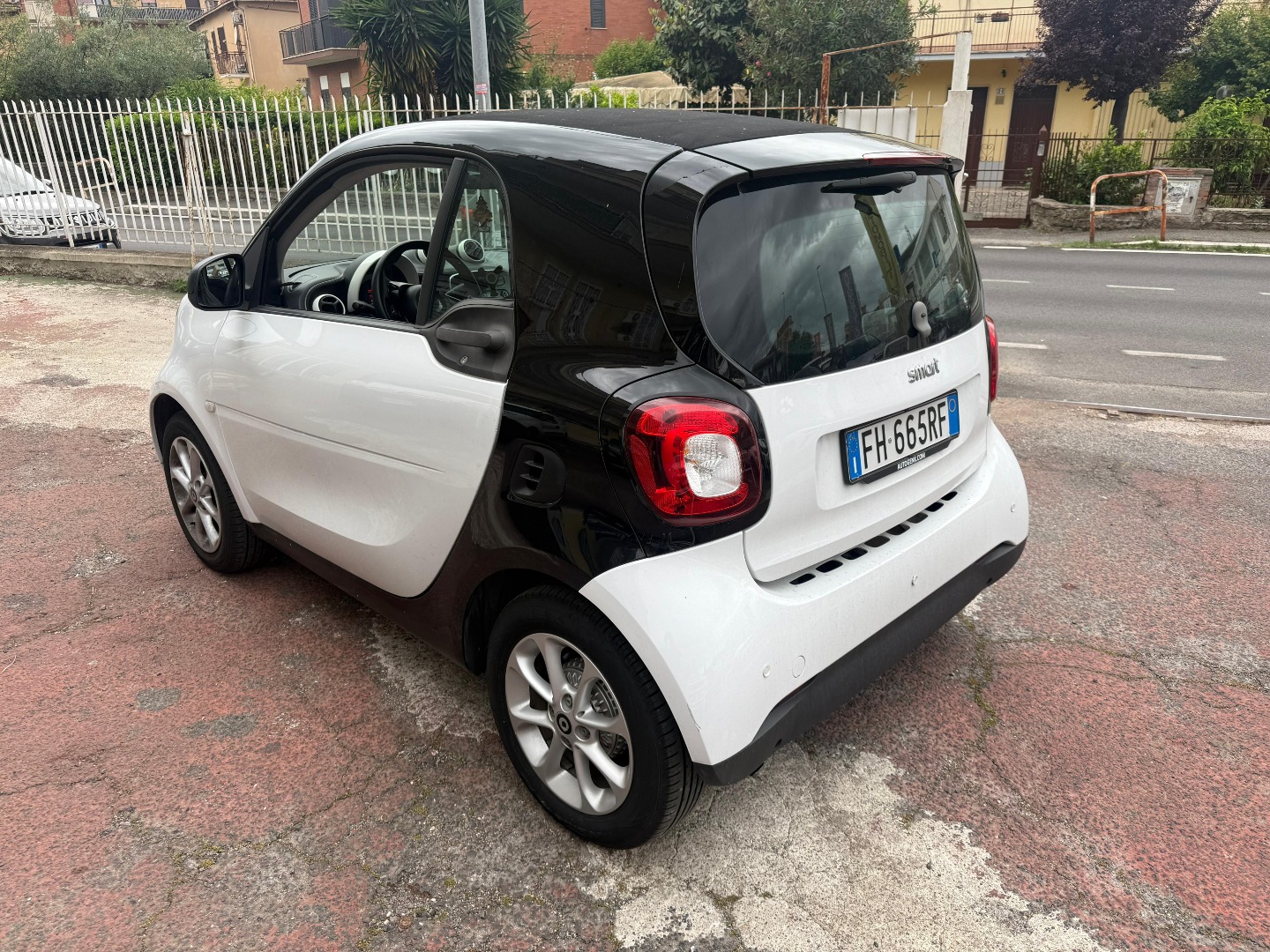 Immagine 5 - smart forTwo 1.0 ALL. Prime Twinamic 71cv **INTERNI IN PELLE**