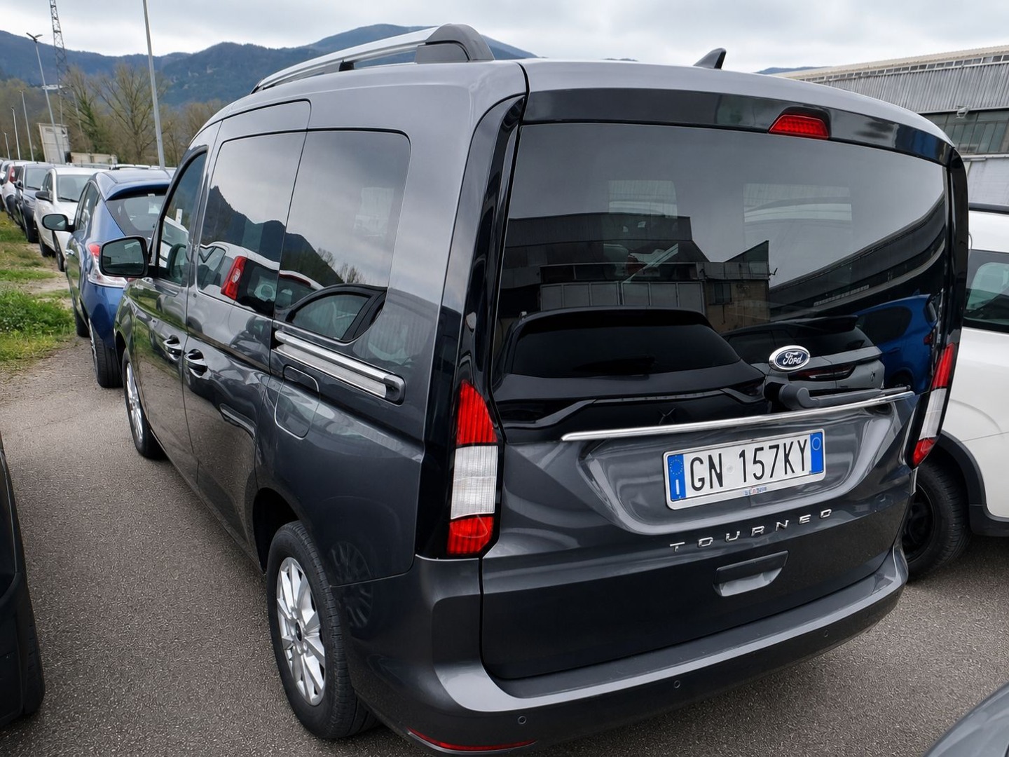 Immagine 4 - Ford Tourneo Connect 2.0 Ecoblue 122cv All.Titanium **AUTOMATICO** 7POSTI IVA ESPOSTA