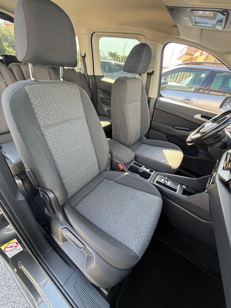 Immagine 3 - Ford Tourneo Connect 2.0 Ecoblue 122cv All.Titanium **AUTOMATICO** 7POSTI IVA ESPOSTA