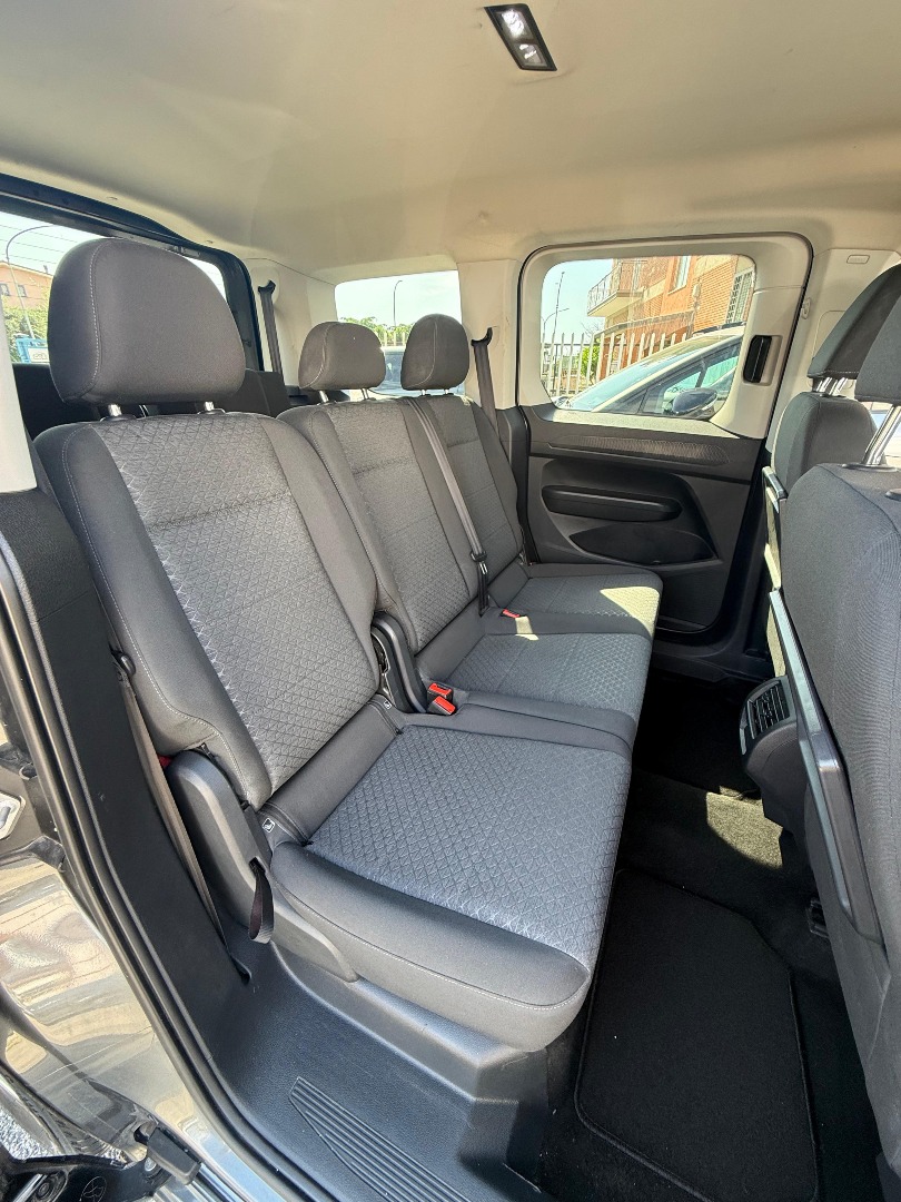 Immagine 4 - Ford Tourneo Connect 2.0 Ecoblue 122cv All.Titanium **AUTOMATICO** 7POSTI IVA ESPOSTA
