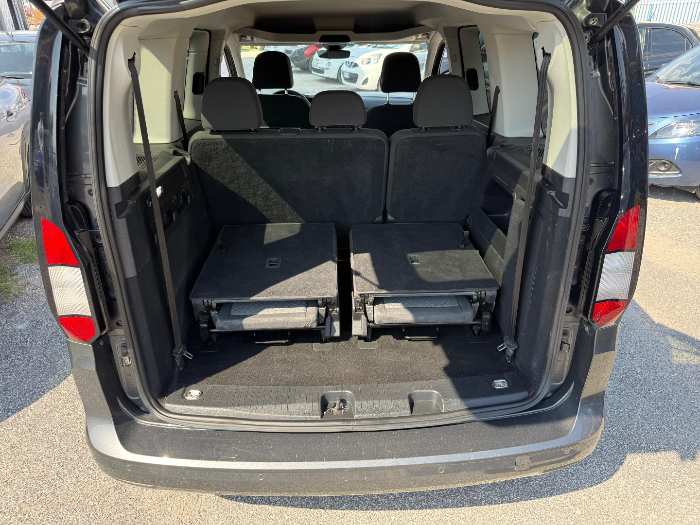 Immagine 7 - Ford Tourneo Connect 2.0 Ecoblue 122cv All.Titanium **AUTOMATICO** 7POSTI IVA ESPOSTA