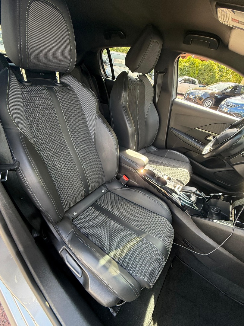 Immagine 3 - Peugeot e-208 *ELETTRICA* GT LINE **AUTOMATICO**