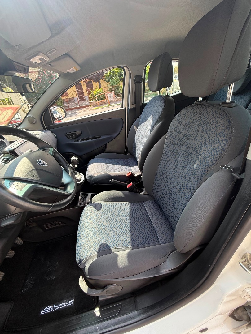 Immagine 5 - Lancia Ypsilon 1.0 Hybrid All. Gold **SOLO 23.000KM**
