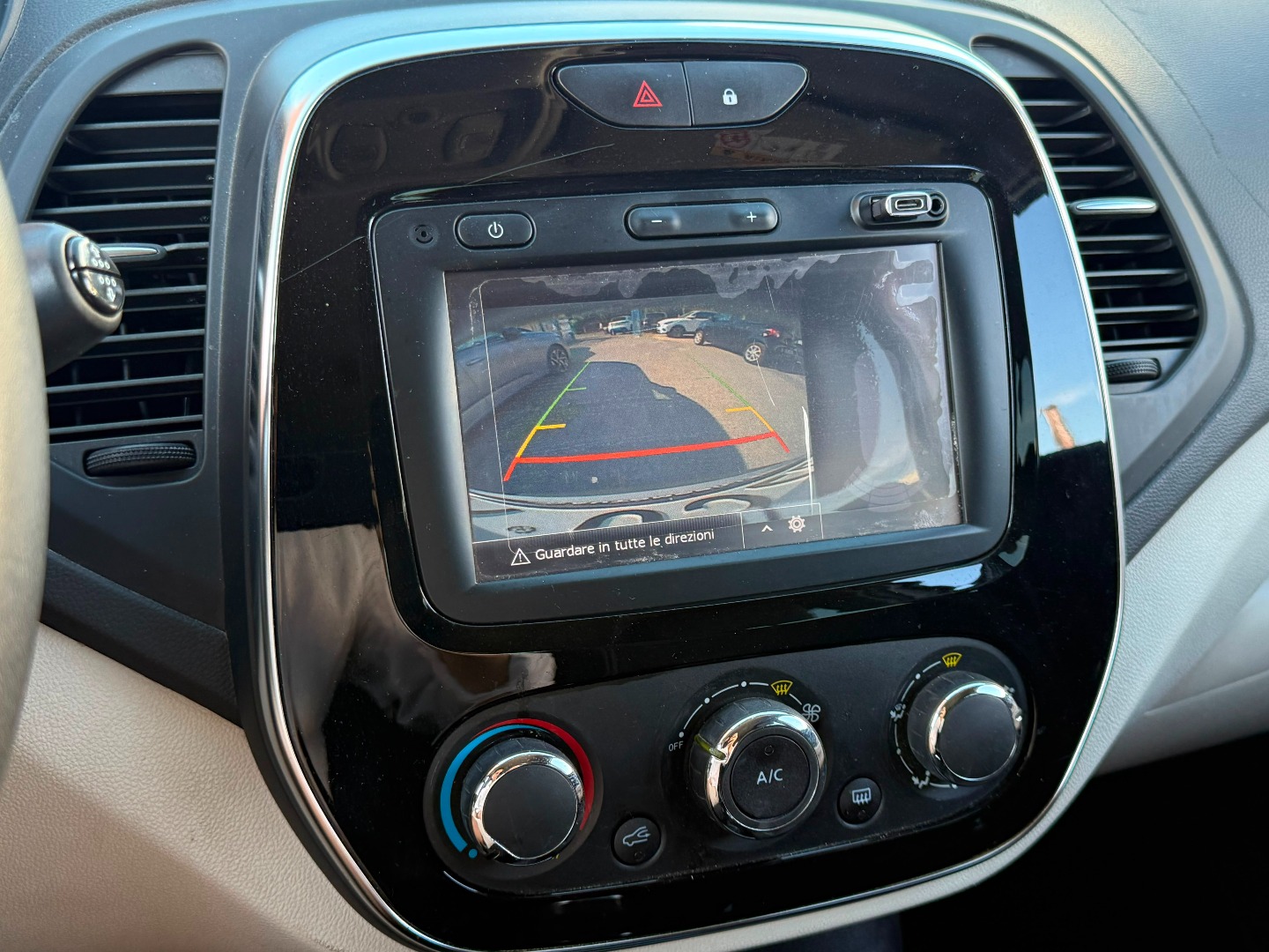 Immagine 2 - Renault Captur 0.9 90cv **UNICO PROPRIETARIO**