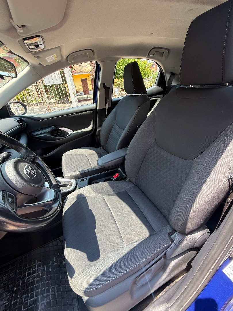 Immagine 1 - Toyota Yaris 1.5 Hybrid All. Lounge 92cv **PRONTA CONSEGNA**
