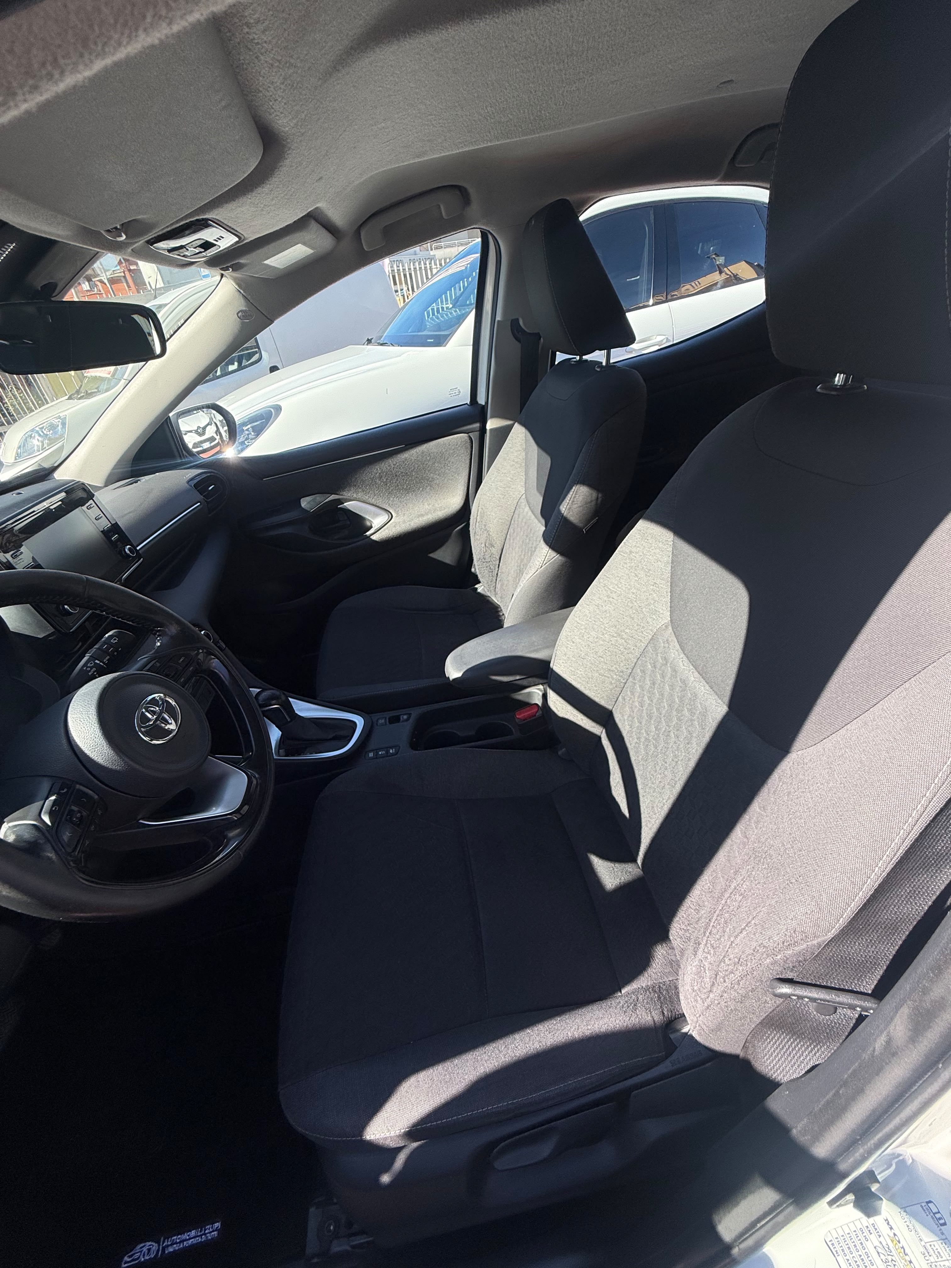 Immagine 1 - Toyota Yaris 1.5h 92cv ibrida