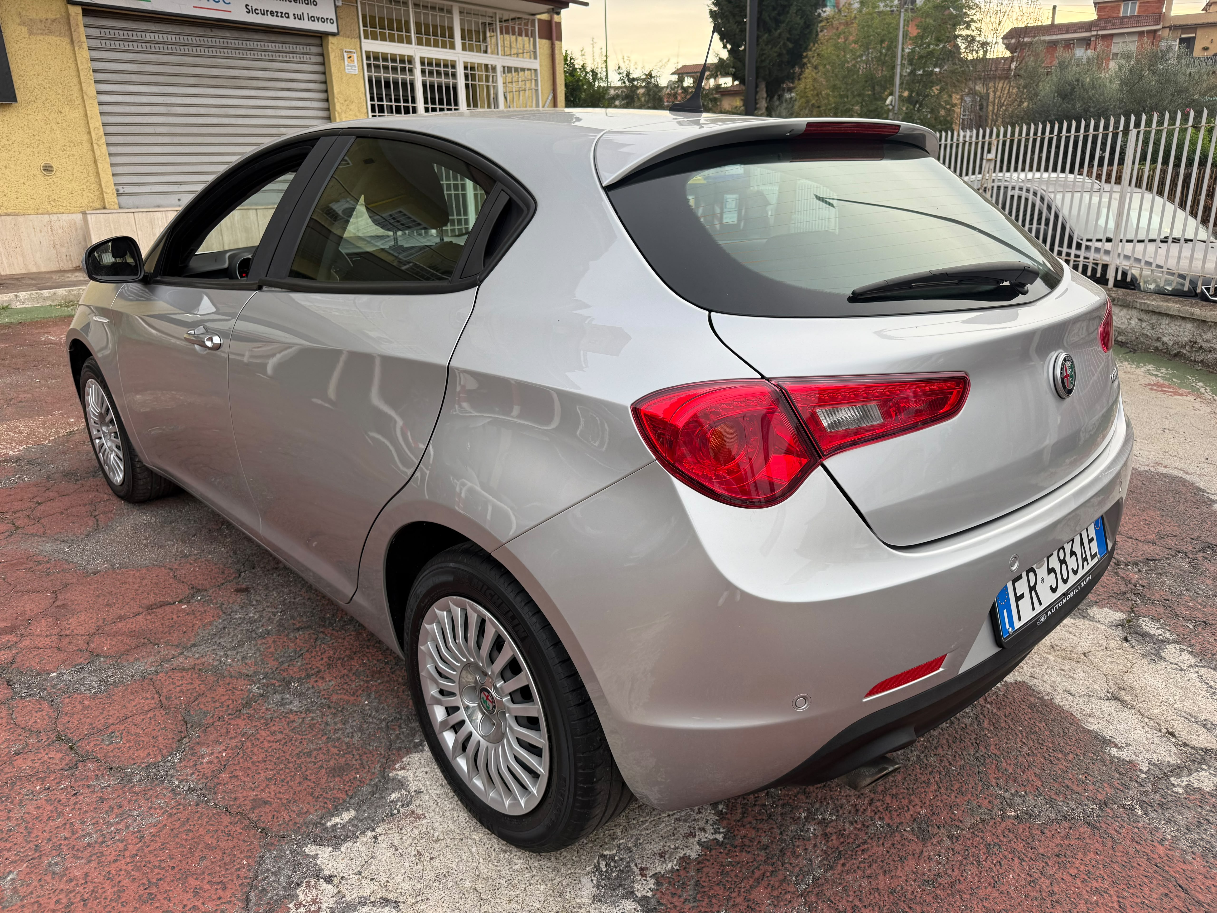 Immagine 2 - ALFA ROMEO GIULIETTA 1.6 All.Super **PRONTA CONSEGNA**