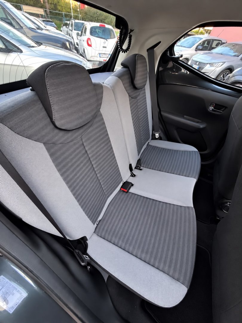Immagine 4 - TOYOTA AYGO 1.0  72 CV X- Business *UNICO PROPRIETARIO*