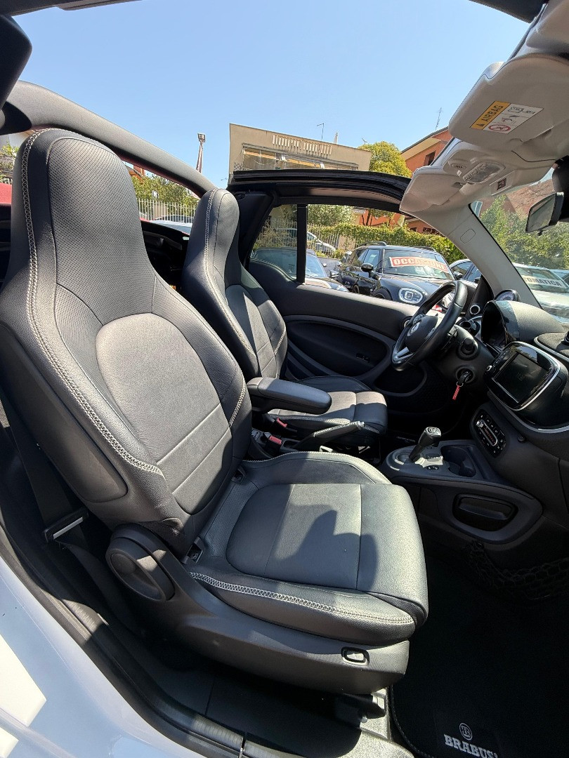 Immagine 8 - Smart ForTwo CABRIO 71cv *ALLESTIMENTO BRABUS*