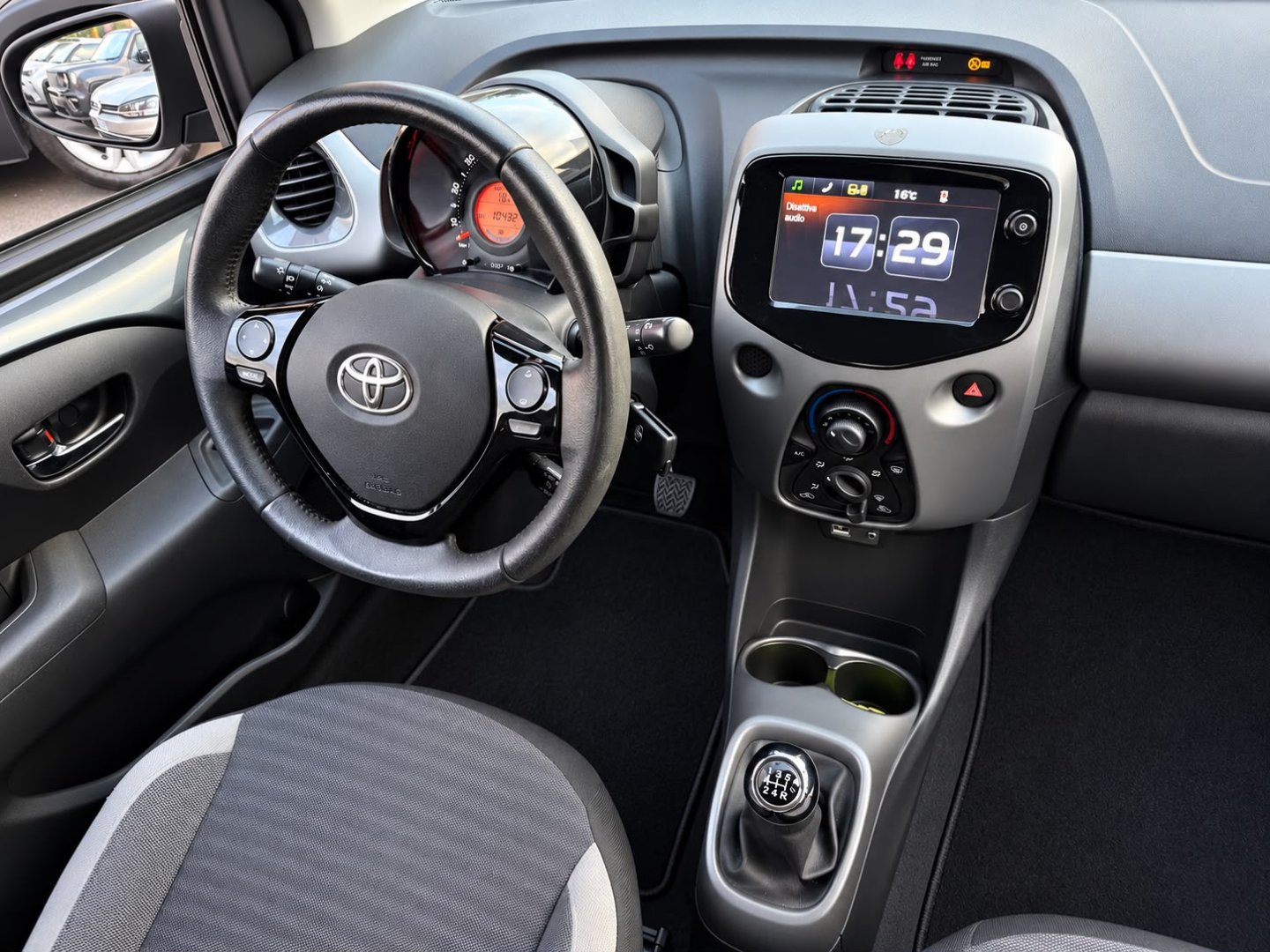 Immagine 6 - TOYOTA AYGO 1.0  72 CV X- Business *UNICO PROPRIETARIO*
